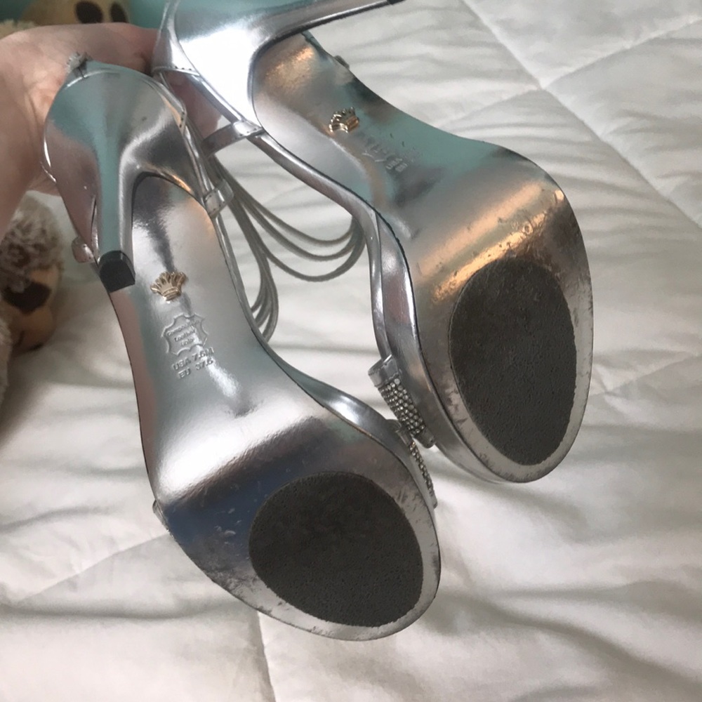 silver heels - Picture 4 of 4